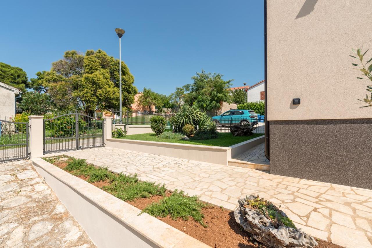 Apartman Dobrec Poreč Buitenkant foto